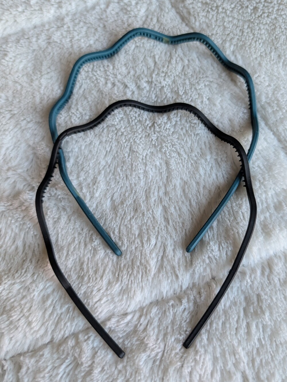 Scalloped Plastic Headband Set in Teal and Black